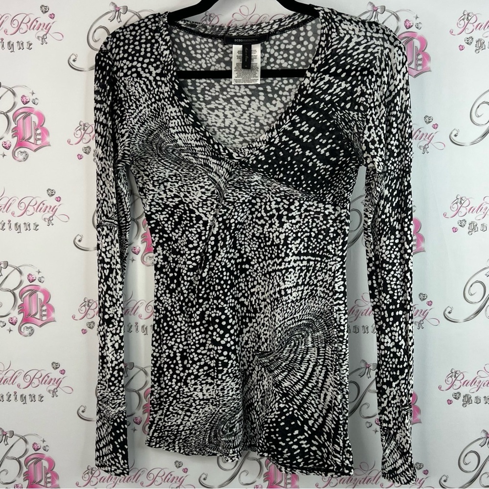 BCBGMaxAzria shirt tip dotted swirls Black and White Swirl Long Sleeve Top